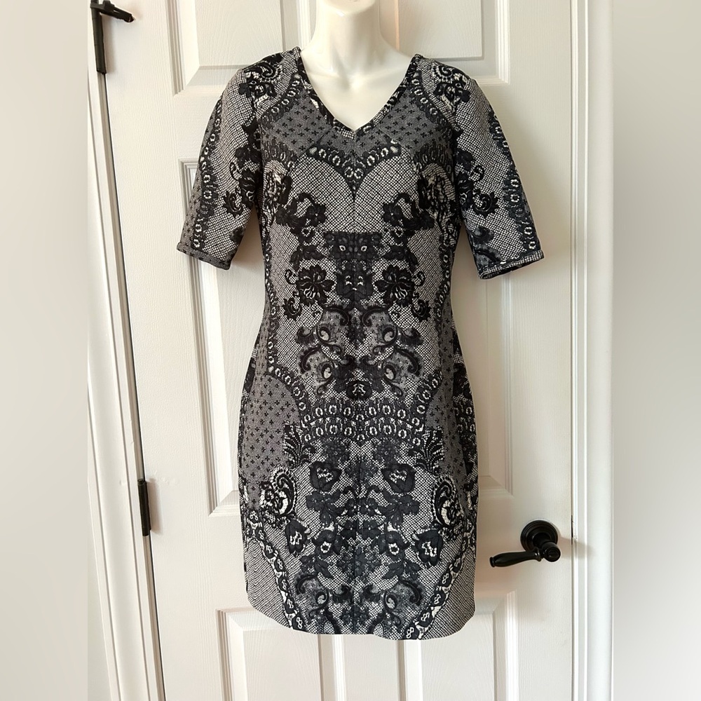 ANTHROPOLOGIE BARASCHI size 4/SMALL REGAL LACE PRINT SHEATH COCKTAIL DRESS